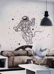 Дизайнерская наклейка на стену Космонавт в открытому космосе