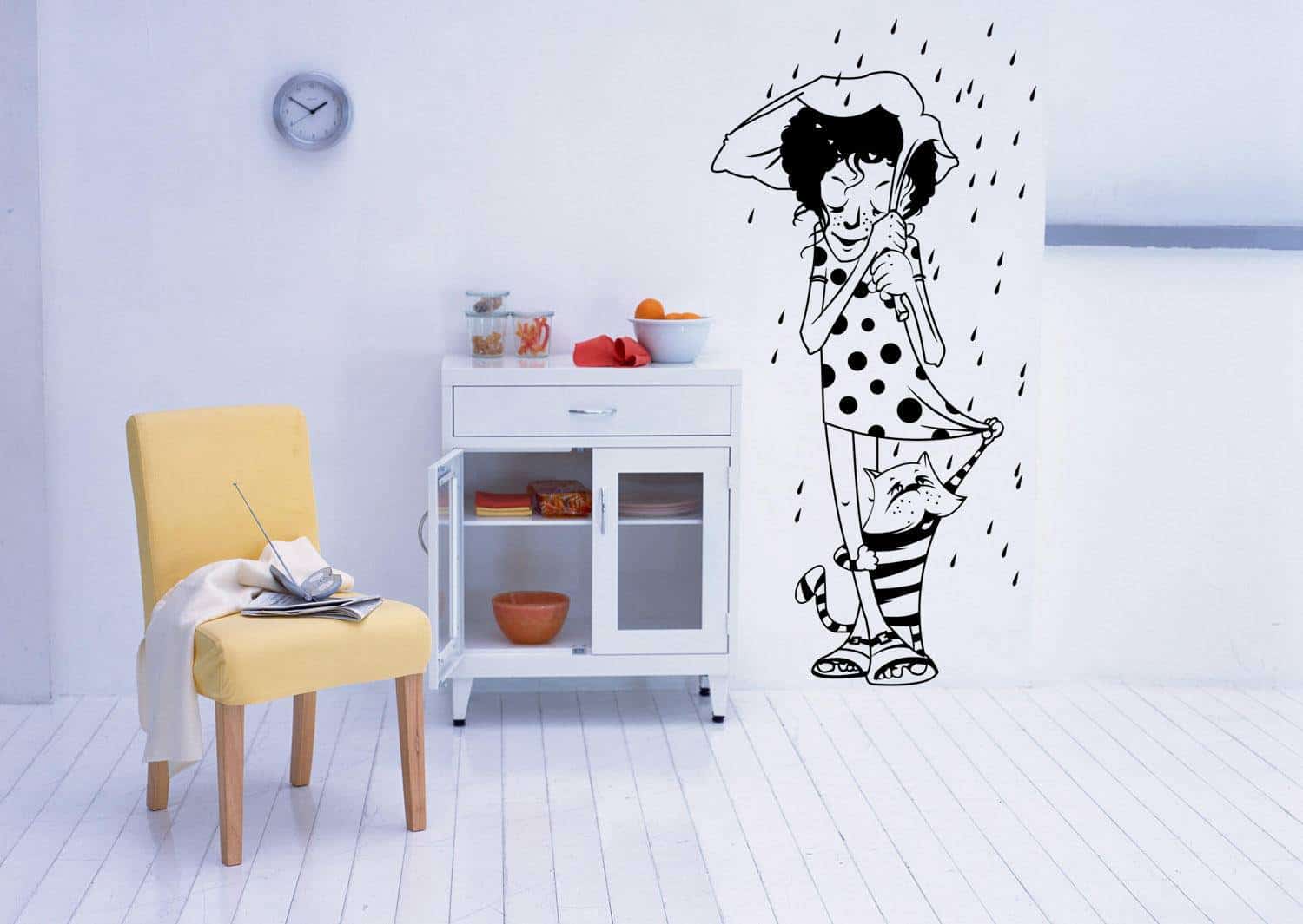 Дизайнерська наклейка на стіну Девушка с котом под дождем