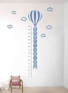 Дизайнерская наклейка на стену На большом воздушном шаре