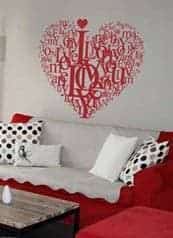 Дизайнерская наклейка на стену Люби сердцем