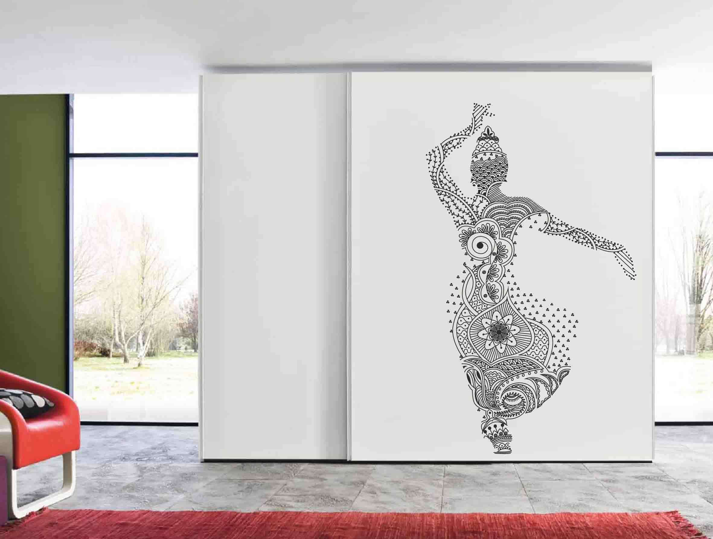 Дизайнерська наклейка на стіну Узор "Девушка в танце"