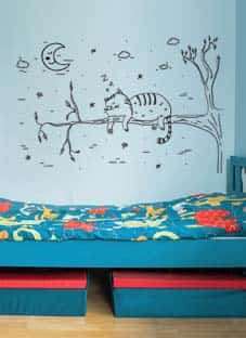 Дизайнерская наклейка на стену Ночные сны Томаса (кот спит на ветке)